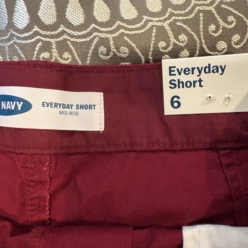 NWT Old Navy shorts size 6 Old Navy Women's Burgundy Shorts - Picture 2 of 4